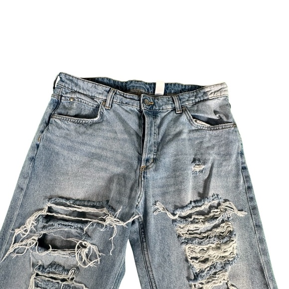 H&M Boyfriend Distressed Jeans Women’s Size 12 Light Wash Ripped Button Fly - Picture 3 of 10